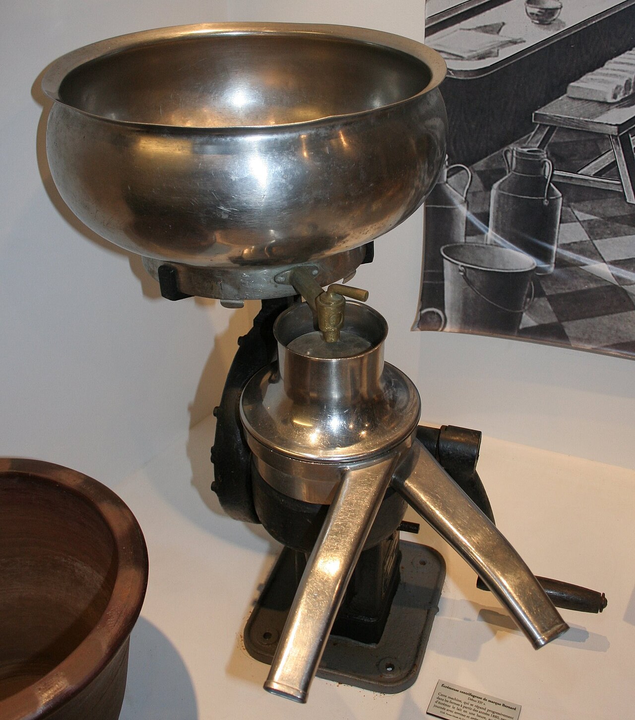 Une machine à écrémer le lait photographiée à la Ferme-musée du Cotentin en 2009.
