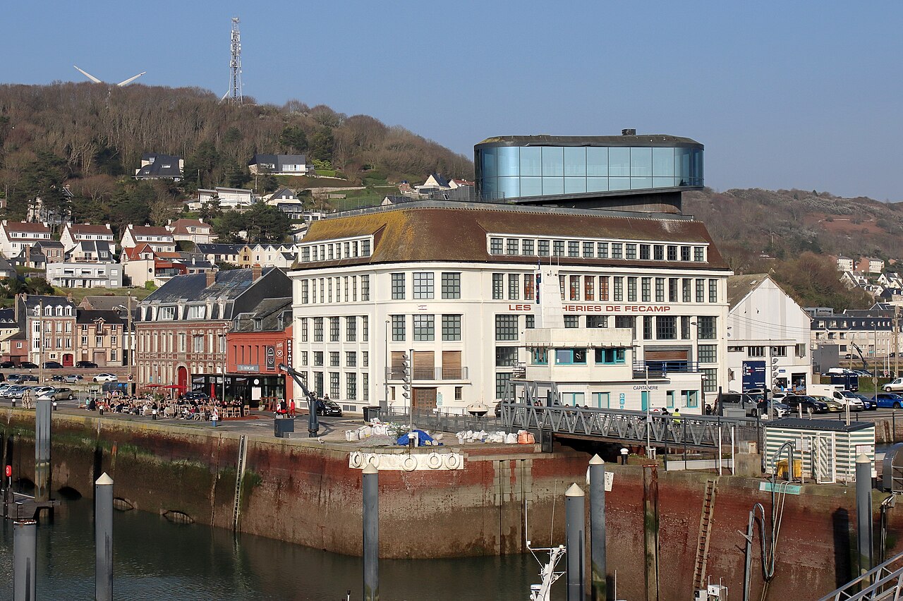 Le musée Les Pêcheries sur le port de Fécamp.
