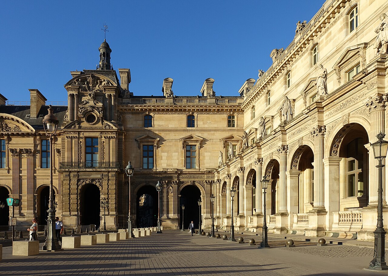 Façade sud du pavillon de Rohan au palais du Louvre, à Paris.