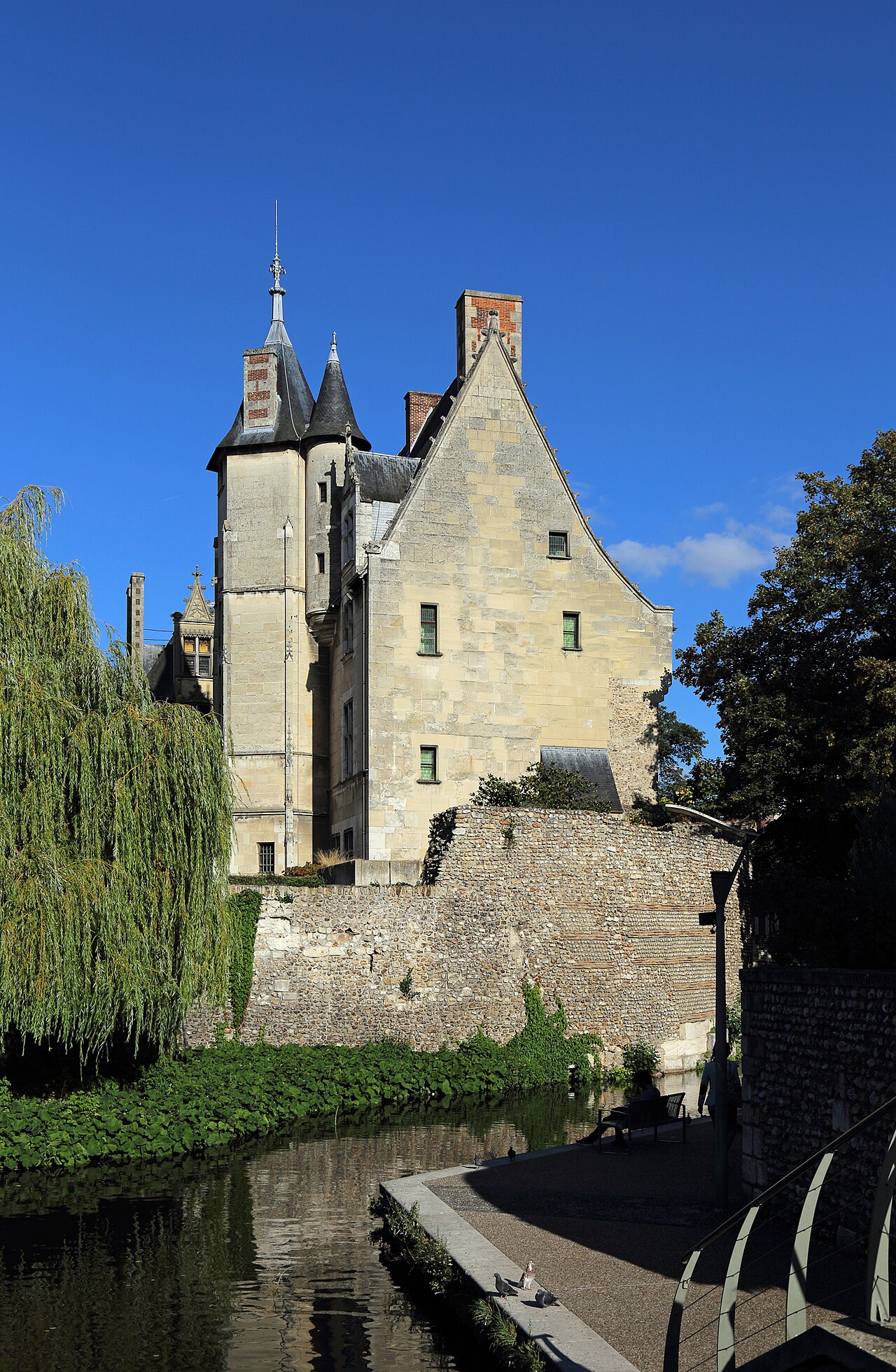 L’ancien palais épiscopal d’Évreux, qui abrite le musée.
