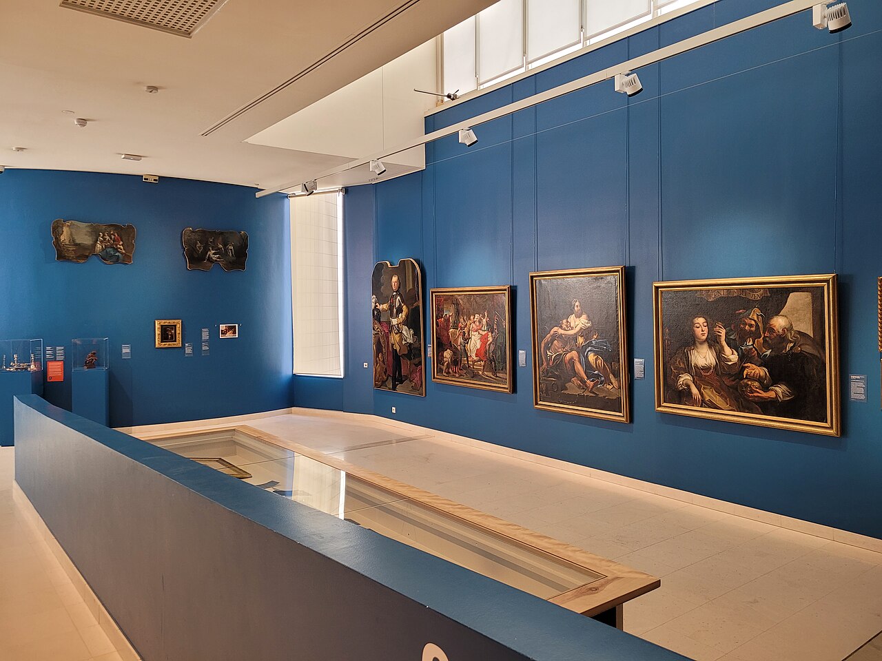Une salle de peintures anciennes du musée d’Art et d’Histoire de Saint-Lô, photographiée en 2026.