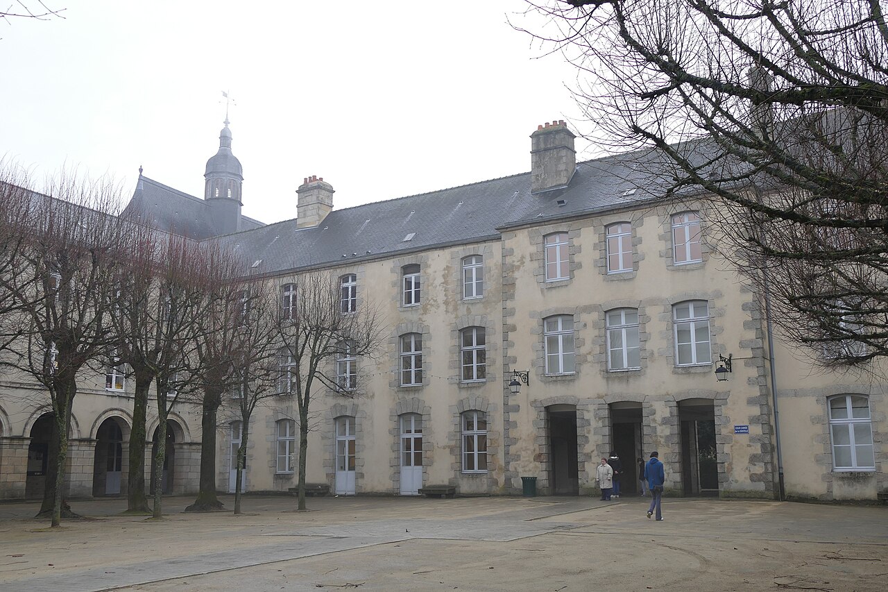 L’ancien collège des Jésuites, qui abrite le musée des Beaux-Arts et de la Dentelle d’Alençon.