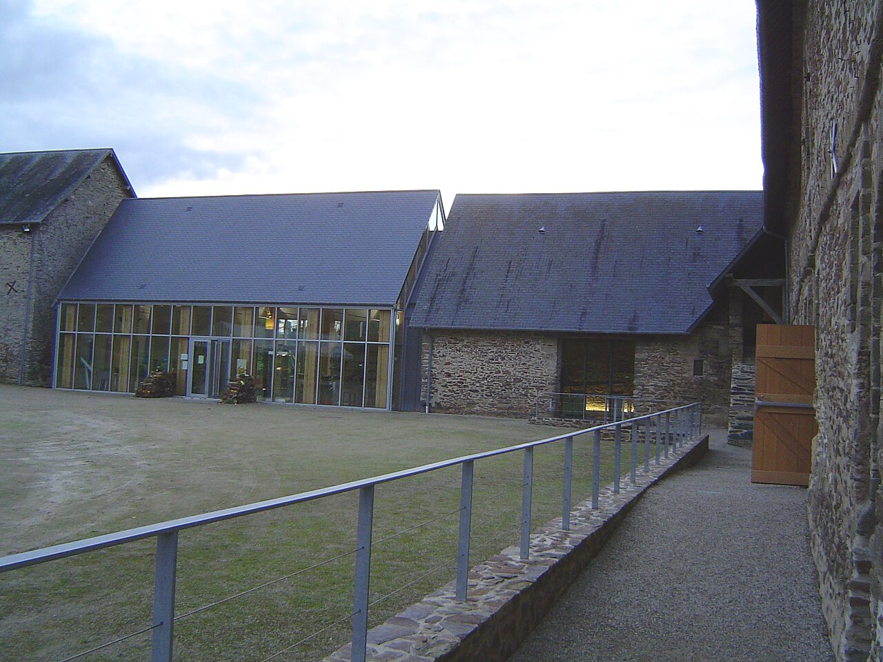 La ferme de Boisjugan, siège du musée du Bocage normand, photographiée en 2006.