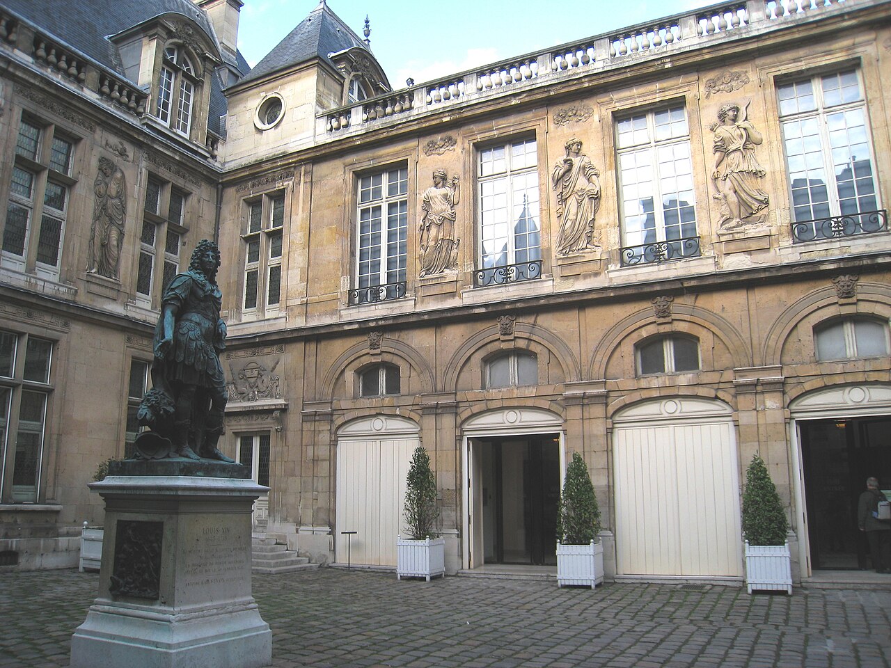 Une cour du musée Carnavalet à Paris, photographiée en 2008.