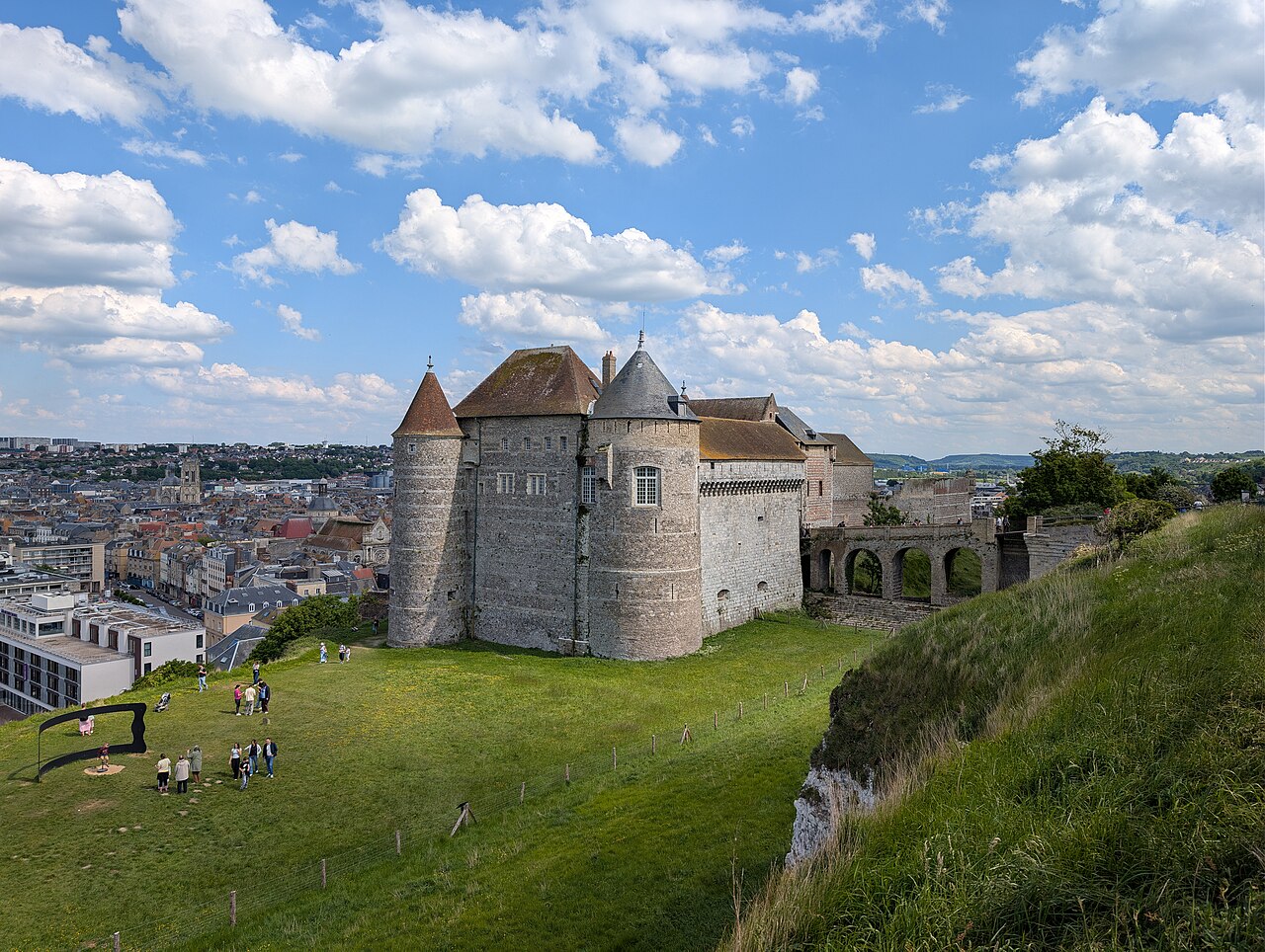 Le château qui abrite le musée de Dieppe.