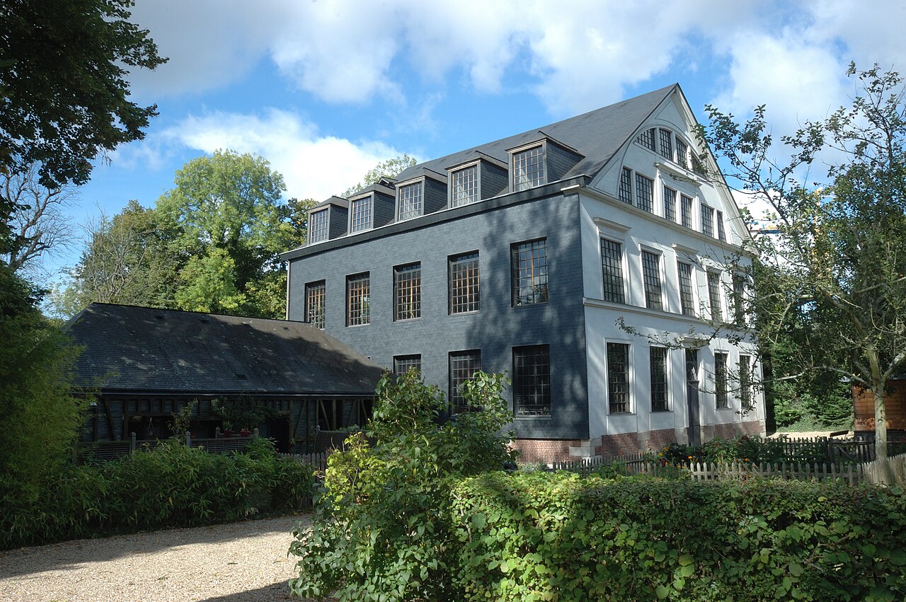 Le bâtiment de la Corderie Vallois à Notre-Dame-de-Bondeville.