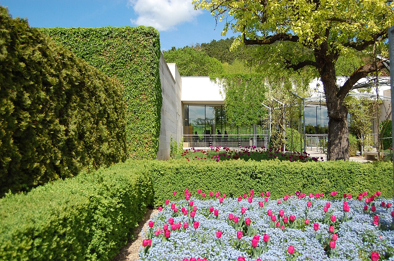 Le musée des impressionnismes Giverny et son jardin, photographiés en 2011.
