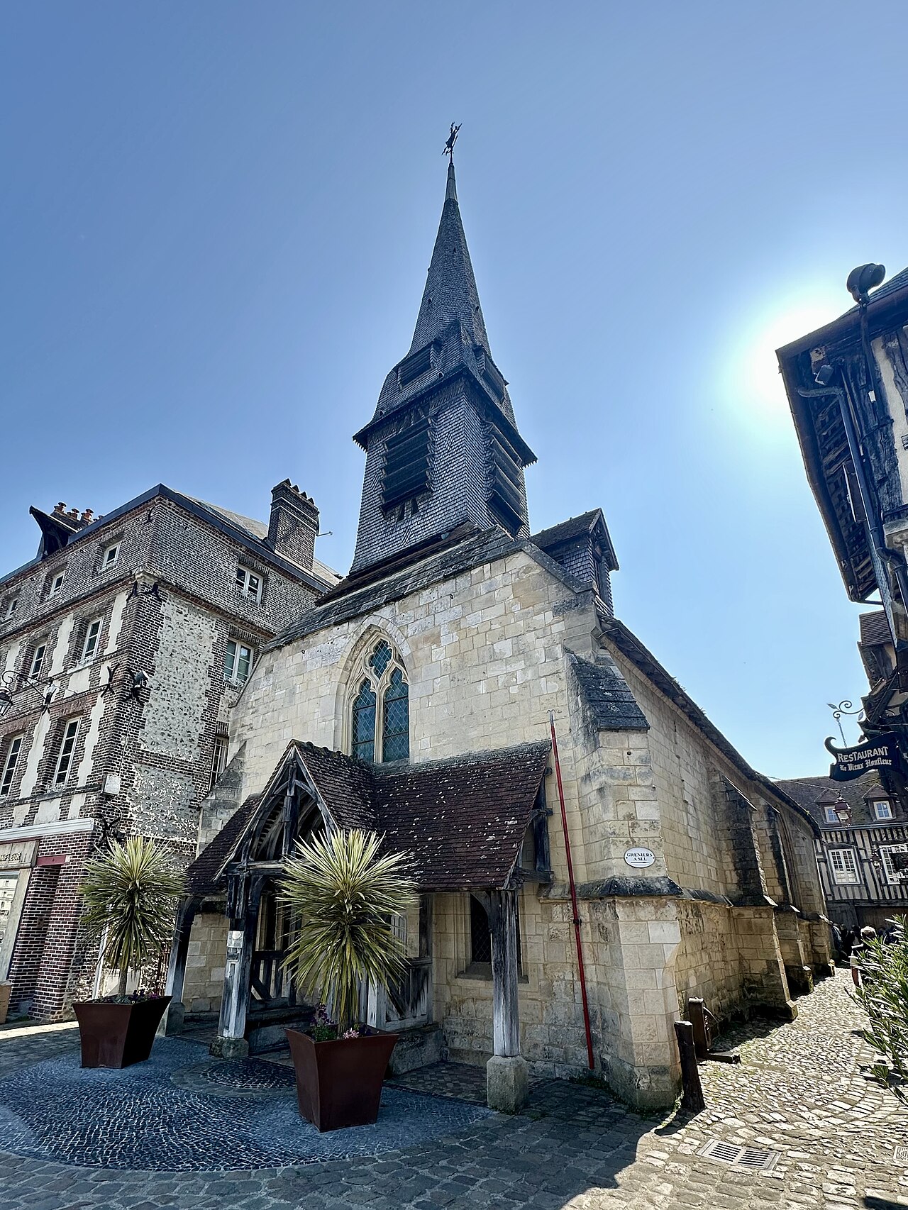 L’ancienne église Saint-Étienne, qui abrite le musée de la Marine à Honfleur.