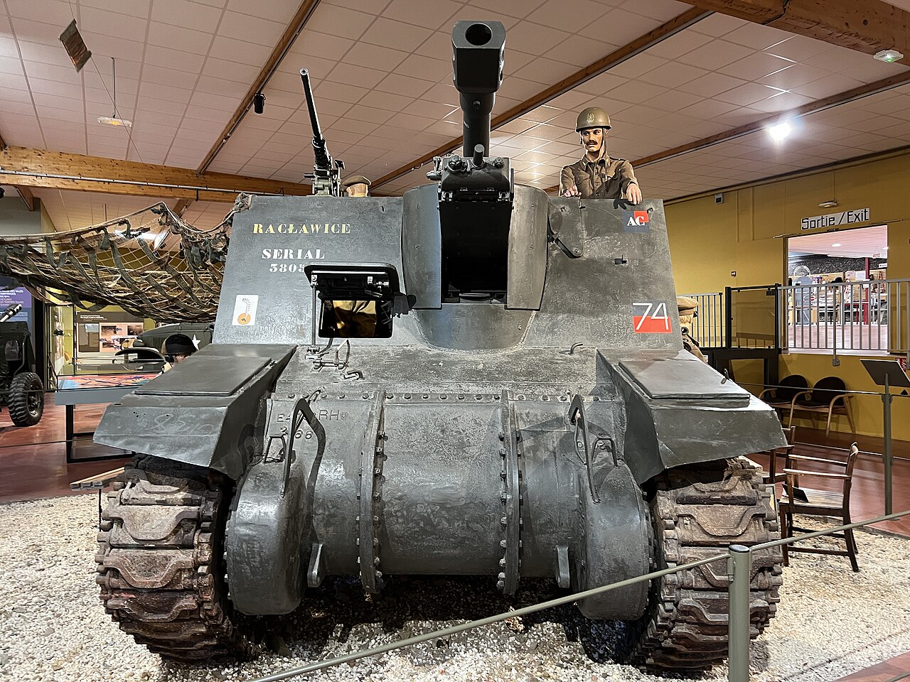 Un véhicule exposé au musée-mémorial de la Bataille de Normandie, photographié en 2021.
