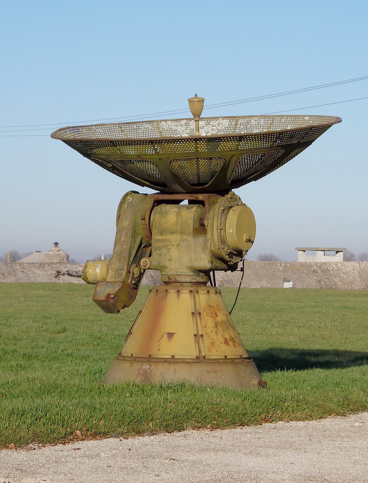 Un radar SCR-584 photographié au musée du Radar à Douvres-la-Délivrande en 2016.