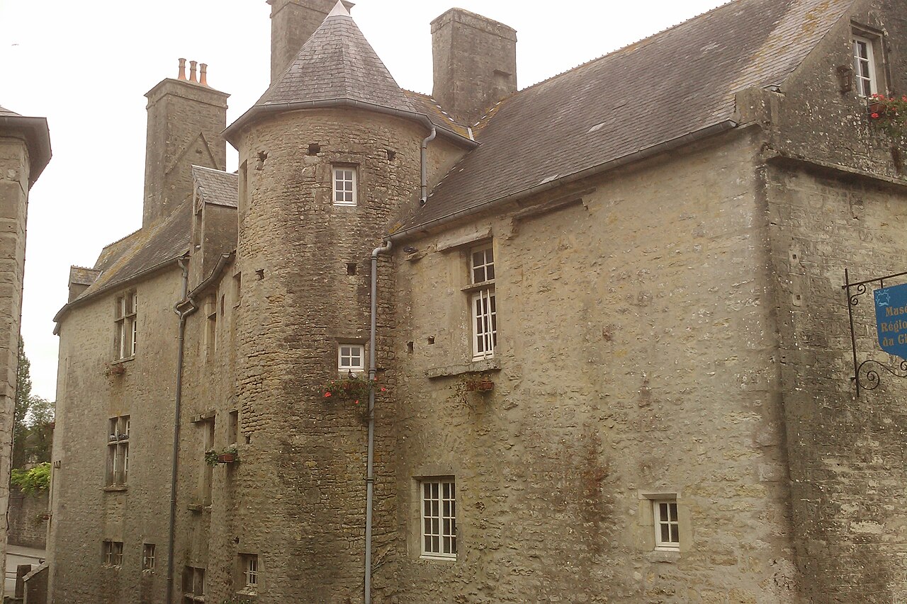 La Maison du Grand Quartier, siège du musée régional du Cidre à Valognes, photographiée en 2011.